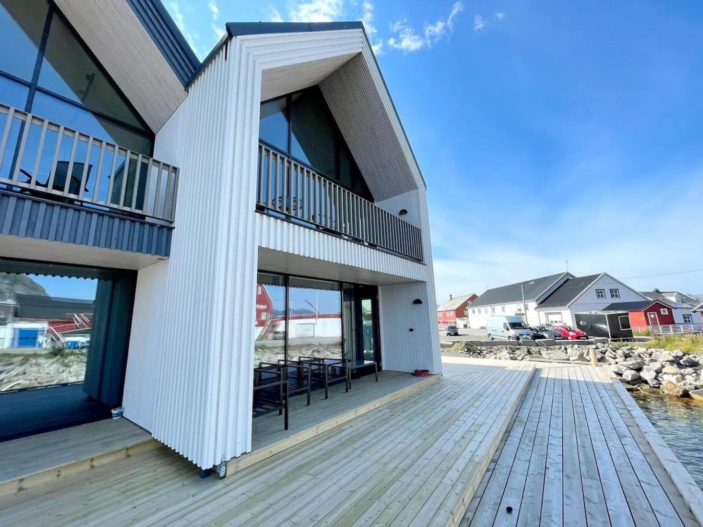Attraktiv Leilighet Pa Kaikanten I Henningsvaer Henningsvær Exterior foto