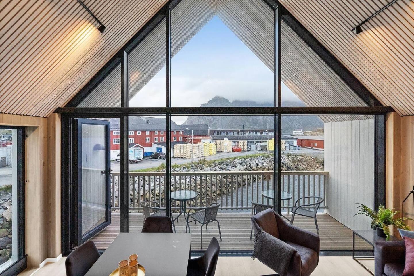 Attraktiv Leilighet Pa Kaikanten I Henningsvaer Henningsvær Exterior foto